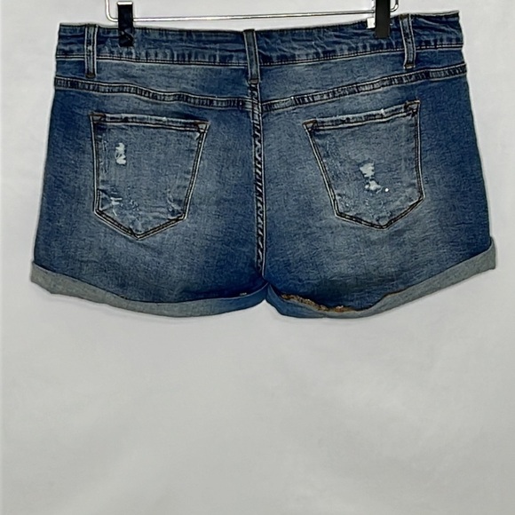 KanCan Distressed Roll Up Denim Shorts - Size 31 - Picture 2 of 5